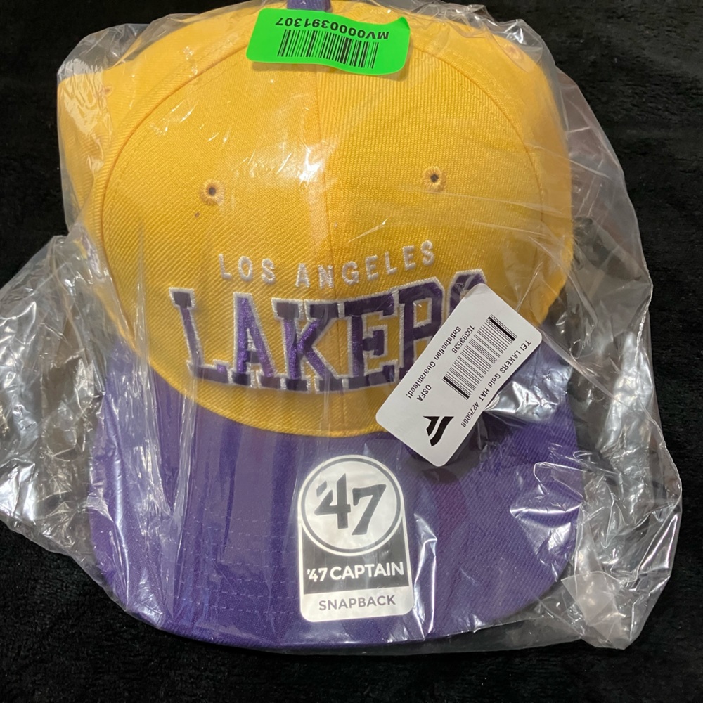 Snap back hat